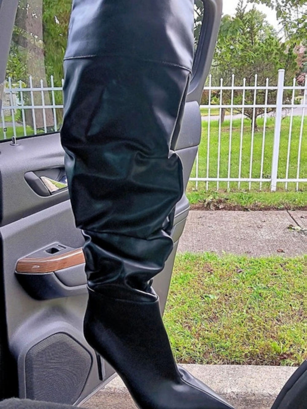 Cozy Island Black Over-the-Knee Heeled Boots Like New